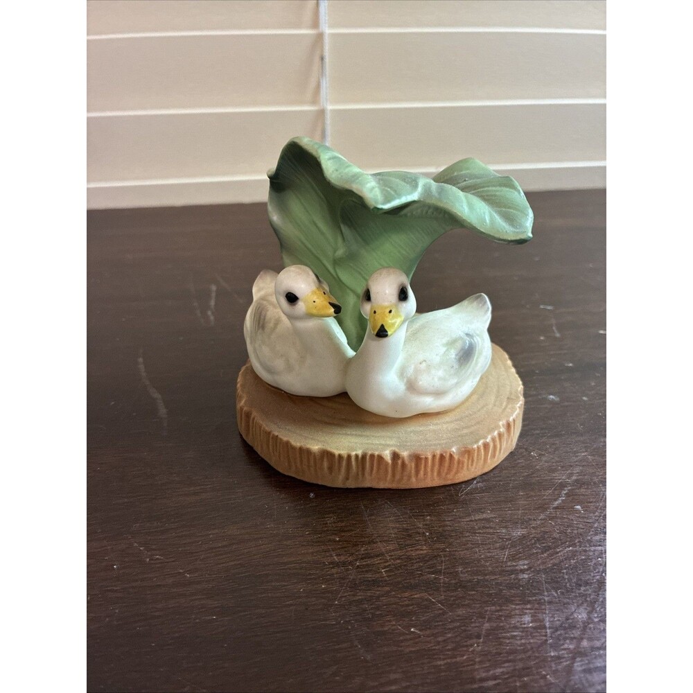 Vintage Lefton Goose Geese Ducklings Under Leaf Country core Figurine Japan 70's